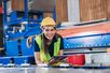 Temporärarbeiterin im Einsatz in der Bauindustrie.